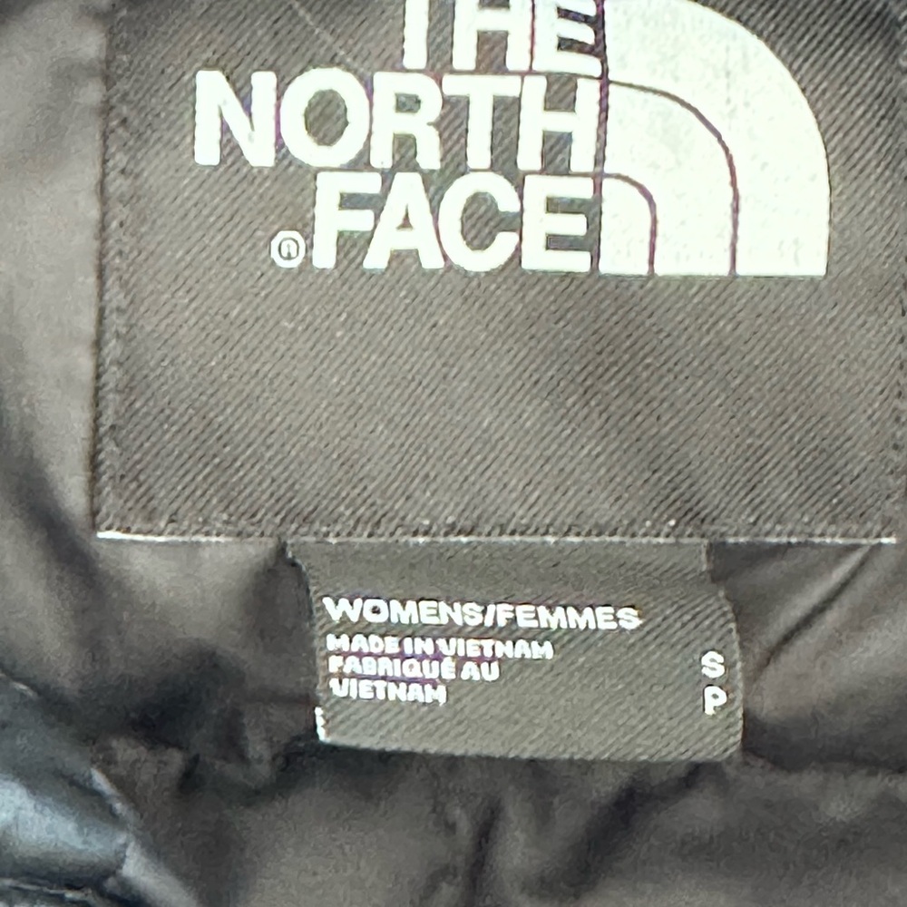 The North Face Women's Black Puffer Jacket - Picture 5 of 9